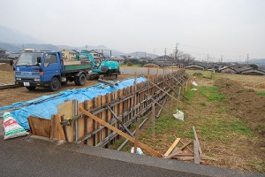 コンクリート工事・木工事：３月２５日