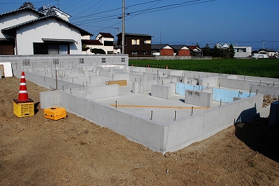 新築の基礎・土台敷き：４月１日