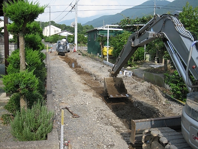 新築現場：土壁造りの家