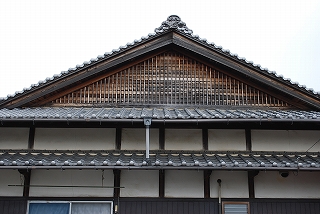 入母屋屋根の修繕にて