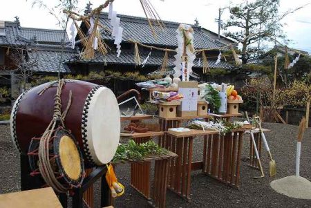 新築の地鎮祭は「建国記念の日」