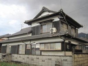 入母屋造りの住宅