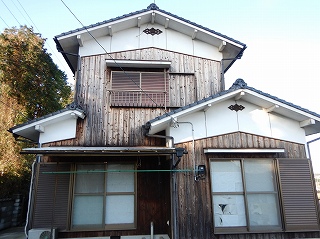 外壁：焼杉板の張替え