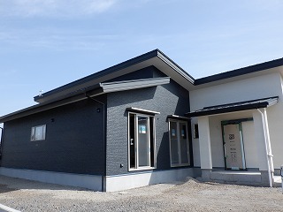 新築住宅の LDK 勾配天井